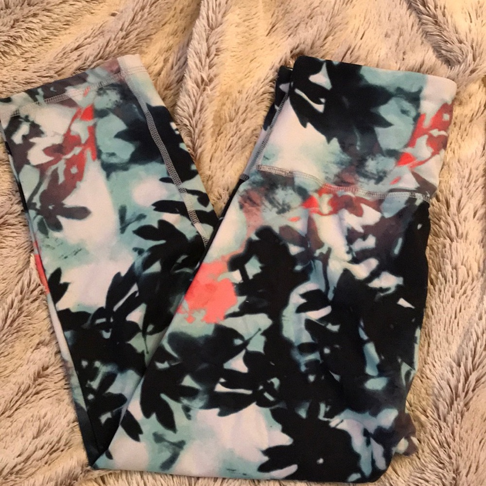 Old Navy Active 7/8 length crops